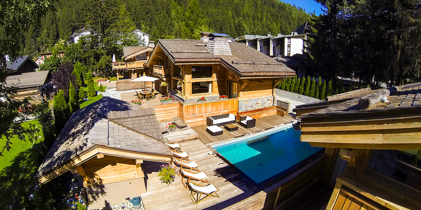 banner hameau summer