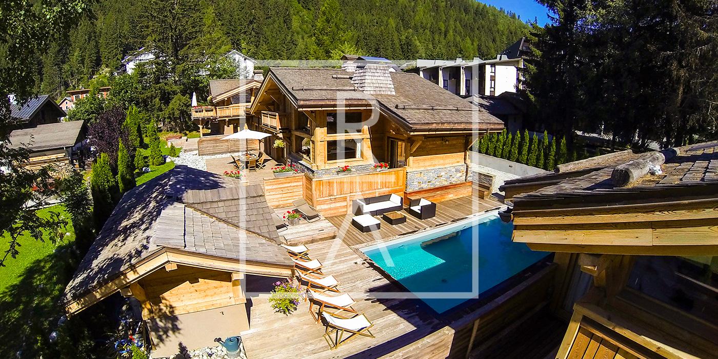 banner hameau summer